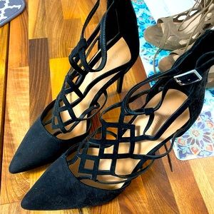 Black velvet heals. size9 brand new